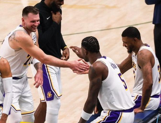 九游娱乐-东契奇73分创纪录的比赛回顾