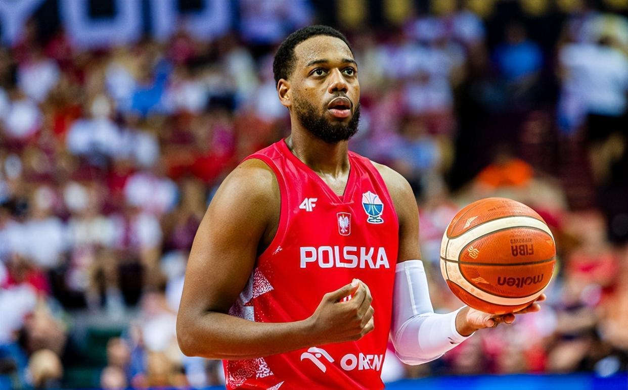 九游游戏中心-爱尔兰球迷和英国球迷斗殴欧洲杯