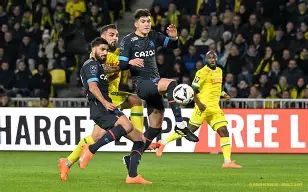 上海上港今天比赛首发及替补名单